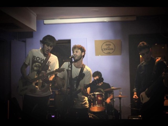 Indian Feathers en concierto.