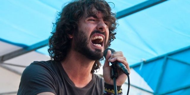 Paralelamente a ¨Copacabana¨ Mikel Izal escribió su primer libro ¨Los Seres Que Me Llenan¨