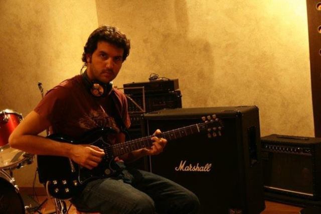 Lolo Herrero en es estudio de grabación.