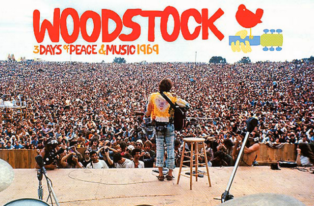 Mad cool nos transporta hasta los años 60 para que vivamos el festival de Woodstock.