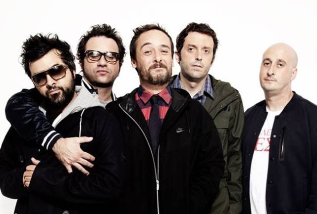Love of lesbian han estado tocando en el ciclo de Vodafone Yu durante 2015