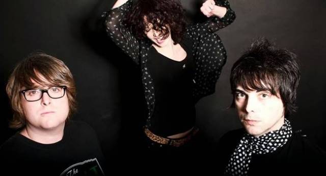 Post Punk, rock y mucha actitud son algunas de las cosas que encontraras al escuchar a Gatomidi