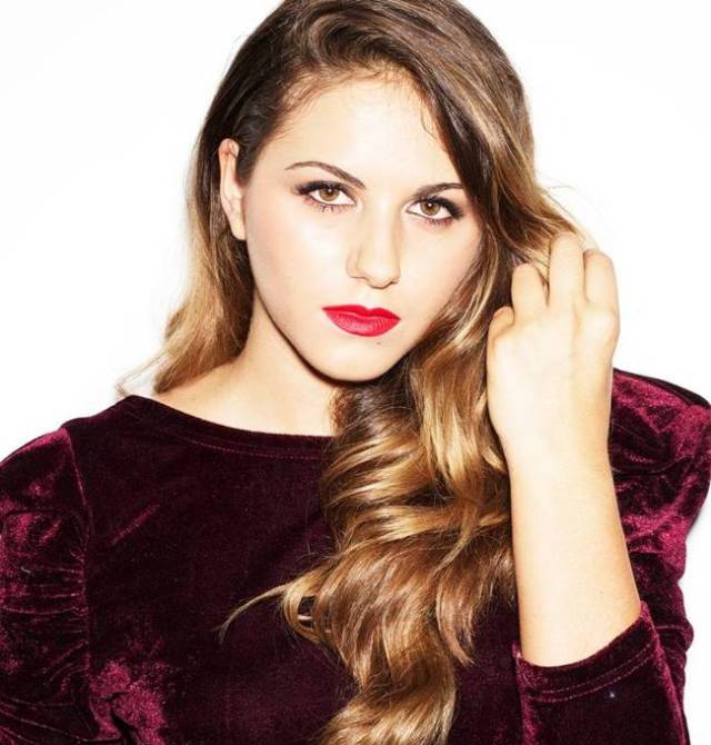 Lucia Scansetti acompañara a Lucy Rose en su concierto de Barcelona.