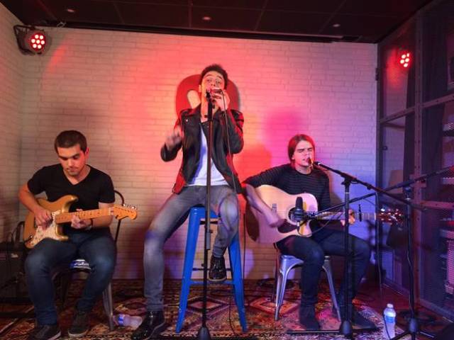 Shinova en Warner Music