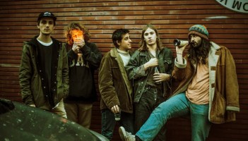 Holy BouncerNuevo video de Holy Bouncer