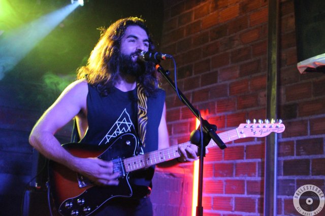 ¨Triangulos¨es lo último de Antes y suena de lujo en directo