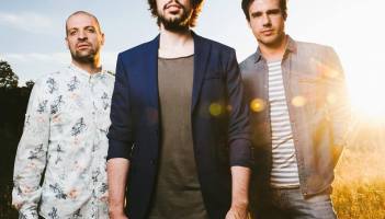 Ayer presenta su EP homónimo