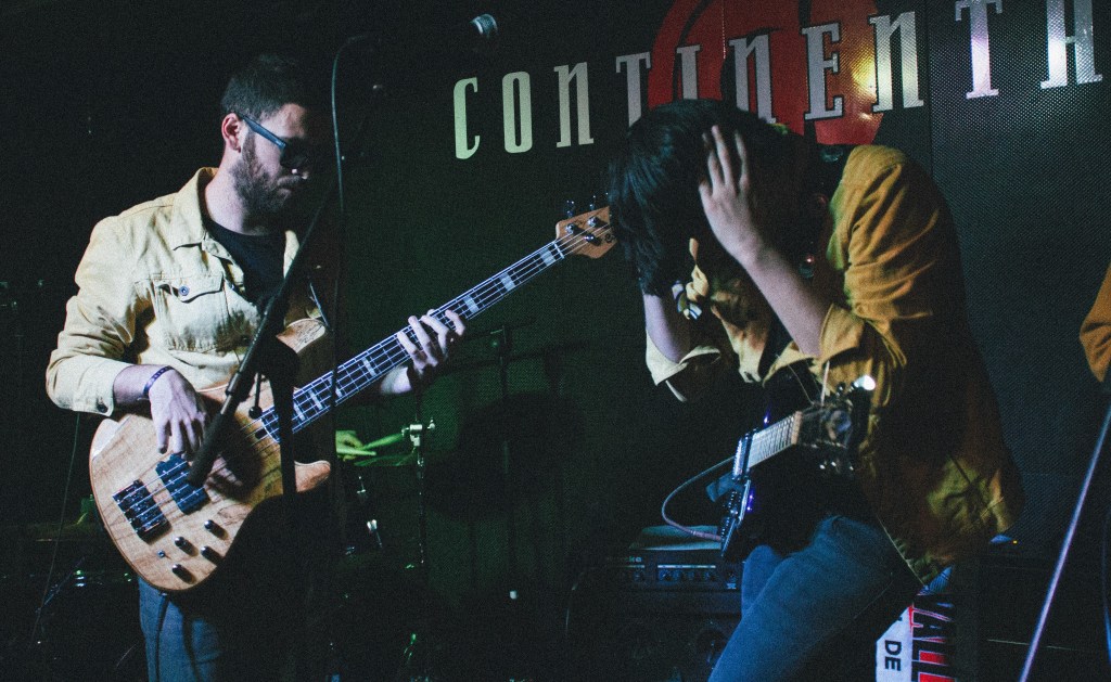 TRAPIZANDO EL ROCK
