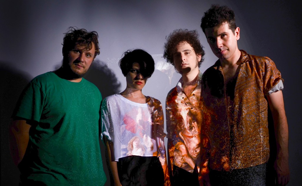 TRIANGULO DE AMOR BIZARRO EN&nbsp;RAZZCLUB